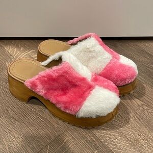 Brand New Urban outfitters checkered fuzzy mules